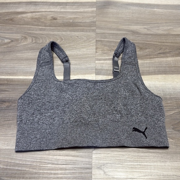 🏴 Puma Gray Seamless Sports Bra size medium - Picture 3 of 6